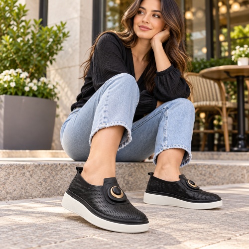 Kadın Hakiki  Deri Lazer Delikli Tokalı Slip-On  Comfort  Ayakkabı  Siyah 